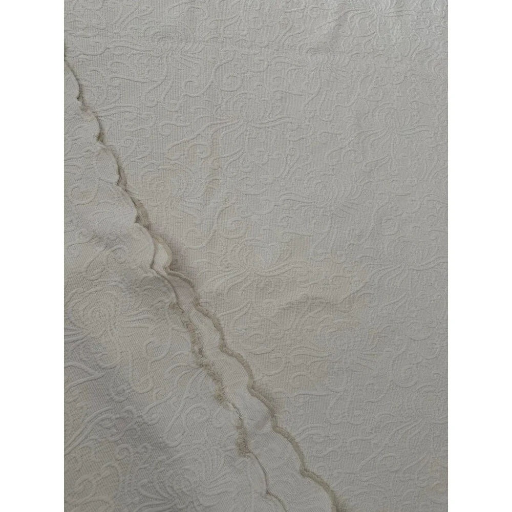 ✿ Vintage White Cotton Matelassé Throw Blanket Bedspread